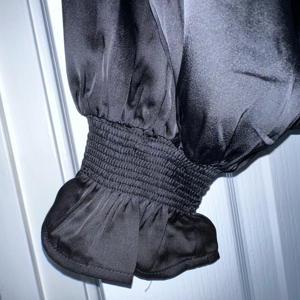 Entro Brand, black, puffy sleeves, - Picture 3 of 6